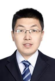 穿着西装笔挺的男子
描述已自动生成
