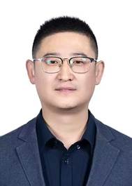 穿西装戴眼镜的男人
描述已自动生成
